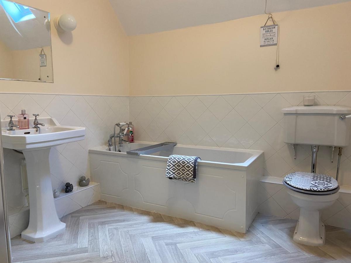 Fabulous 2 Bedroom House Just Outside Edinburgh Auchendinny Εξωτερικό φωτογραφία